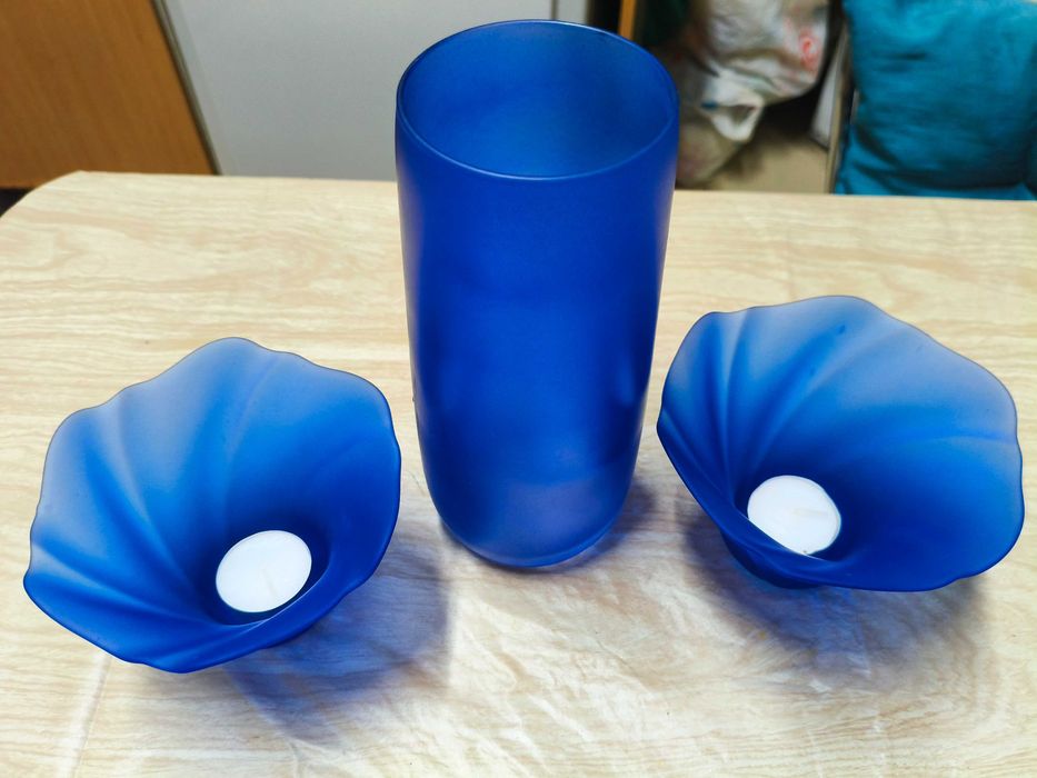 Jarra, porta velas e cinzeiro em vidro azul fosco