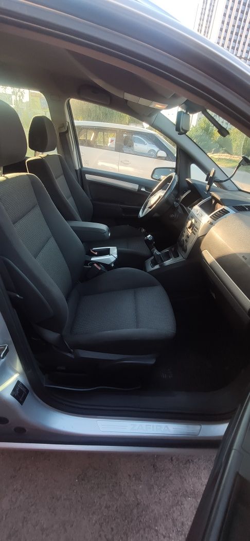 Opel Zafira 2009 II покоління/B 1,7D MT (125 к.с.) Base