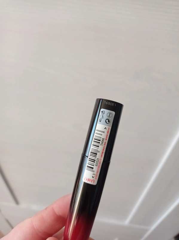 Loreal błyszcząca pomadka w płynie
