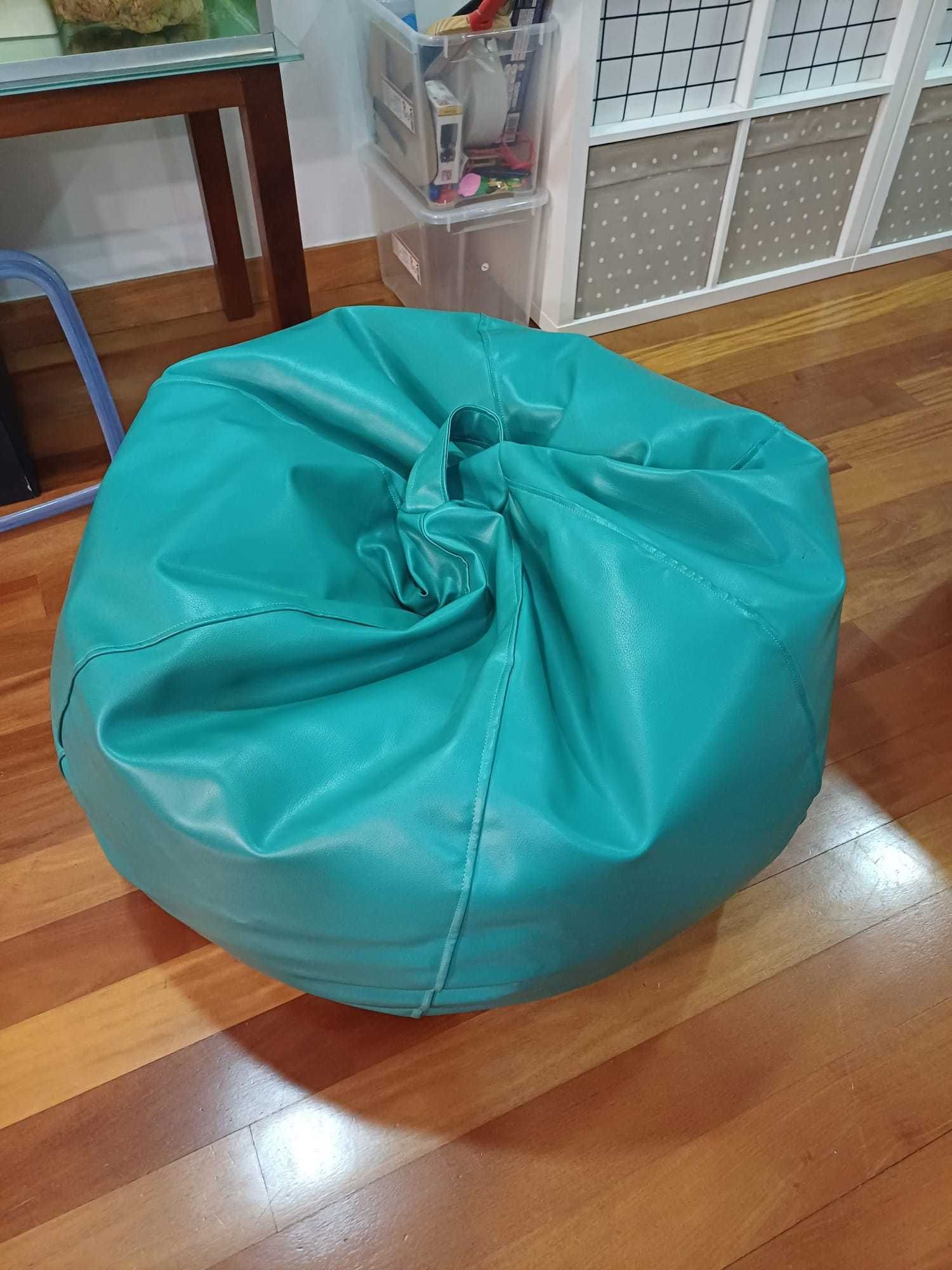 Puff Pêra em Napa Azul