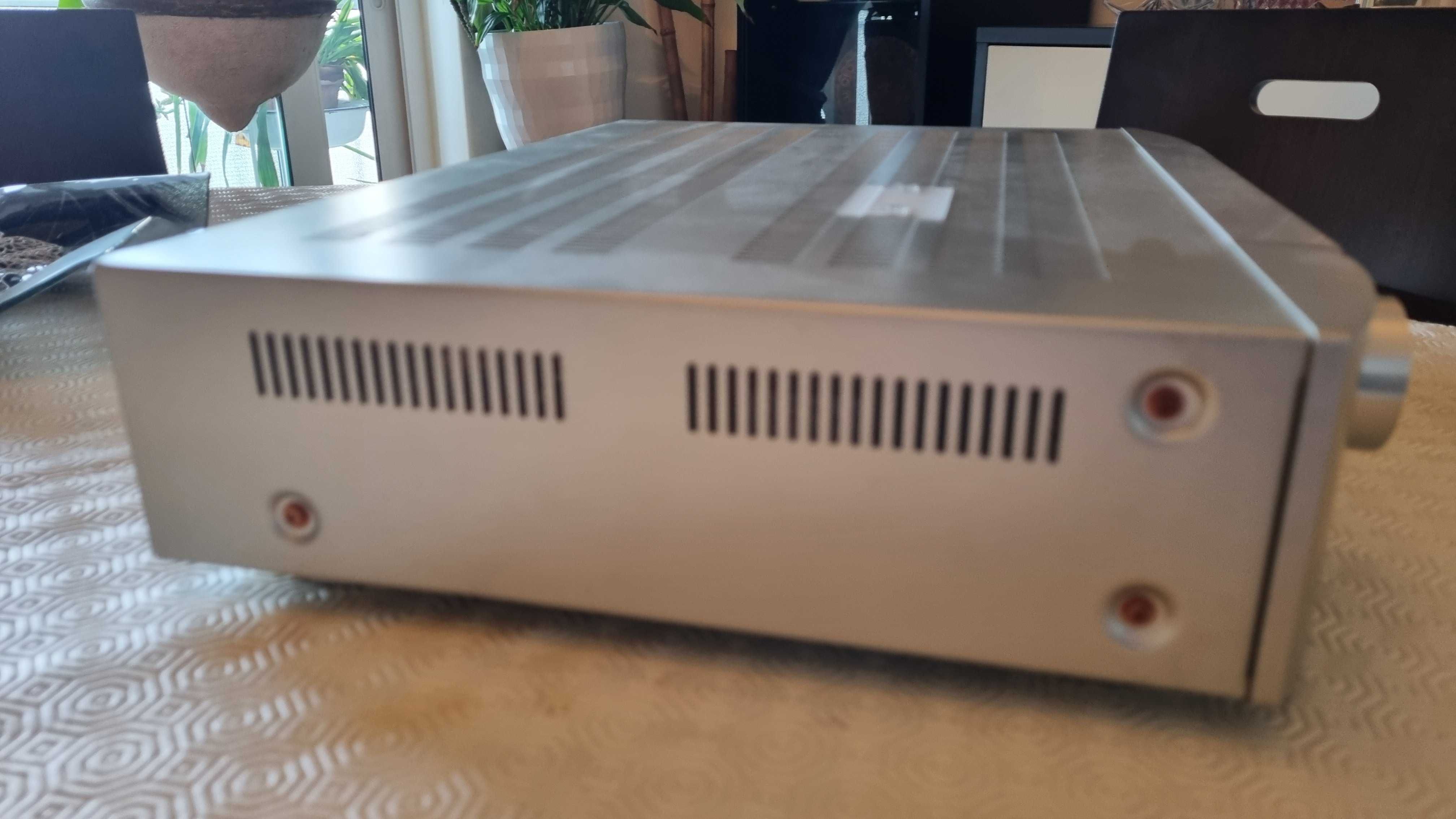 Amplificador Marantz PM6006 UK