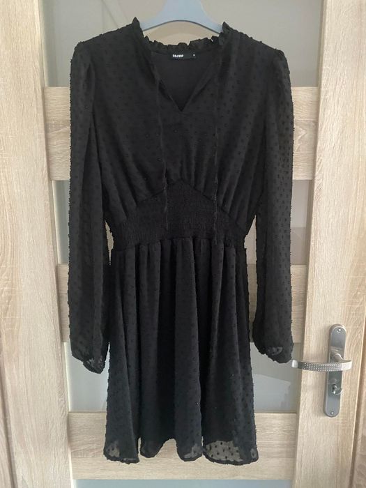 Czarna sukienka cropp M