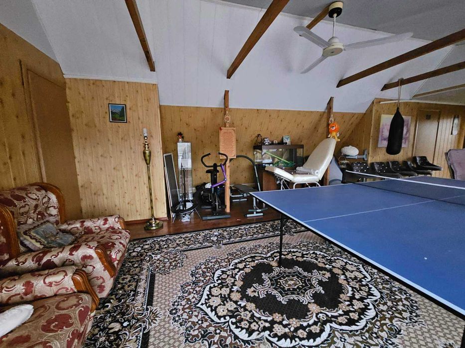 Продаємо  гарну частину будинку з окремим двором на Мальованці