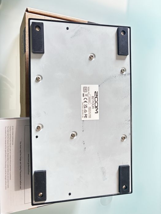 Pedaleira Baixo Zoom B2 Four