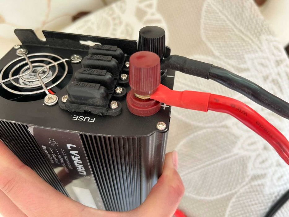 Потужний автомобільний інвертор LVYUAN 1500W / 3000W 24V