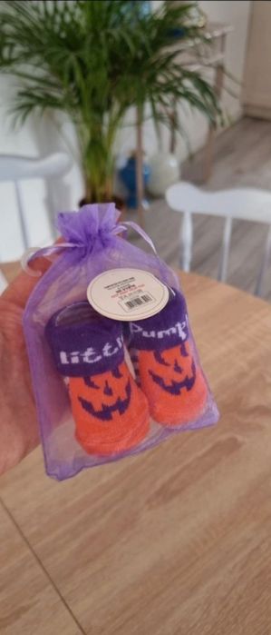Nowe skarpetki na Halloween dla niemowlaka