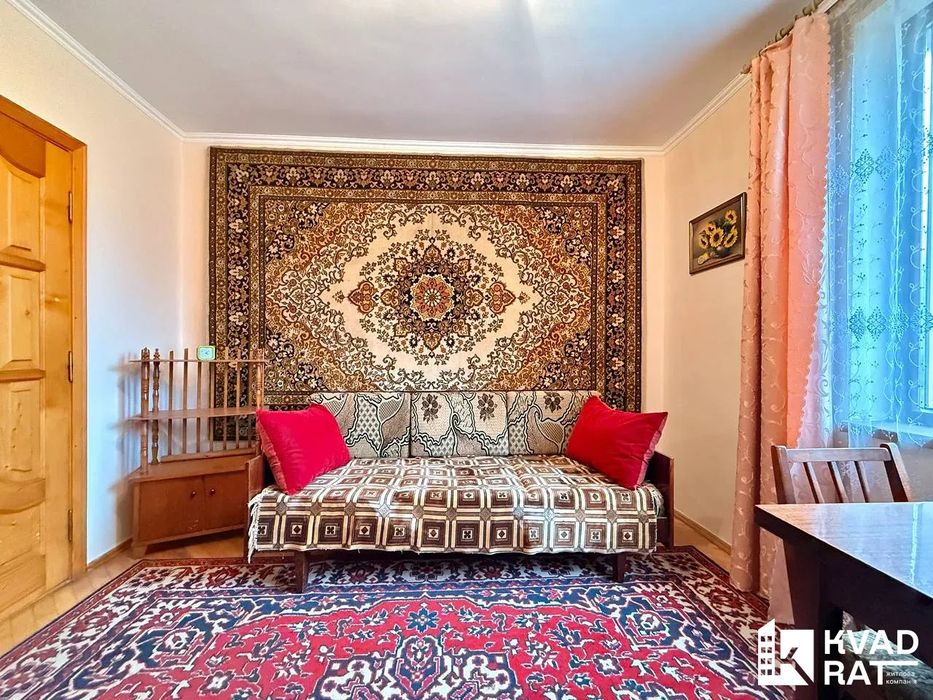 Особняк з гаражем біля ТЦ Арсен та Епіцентру