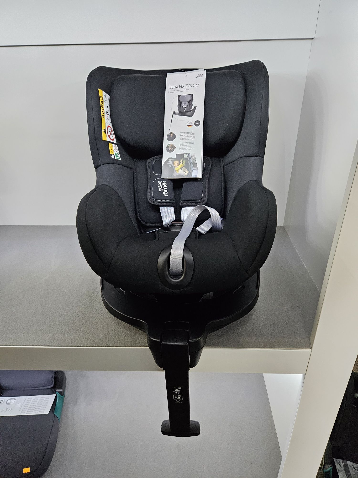 Nowy Britax Romer Dualfix Pro M 2024. Różne kolory.