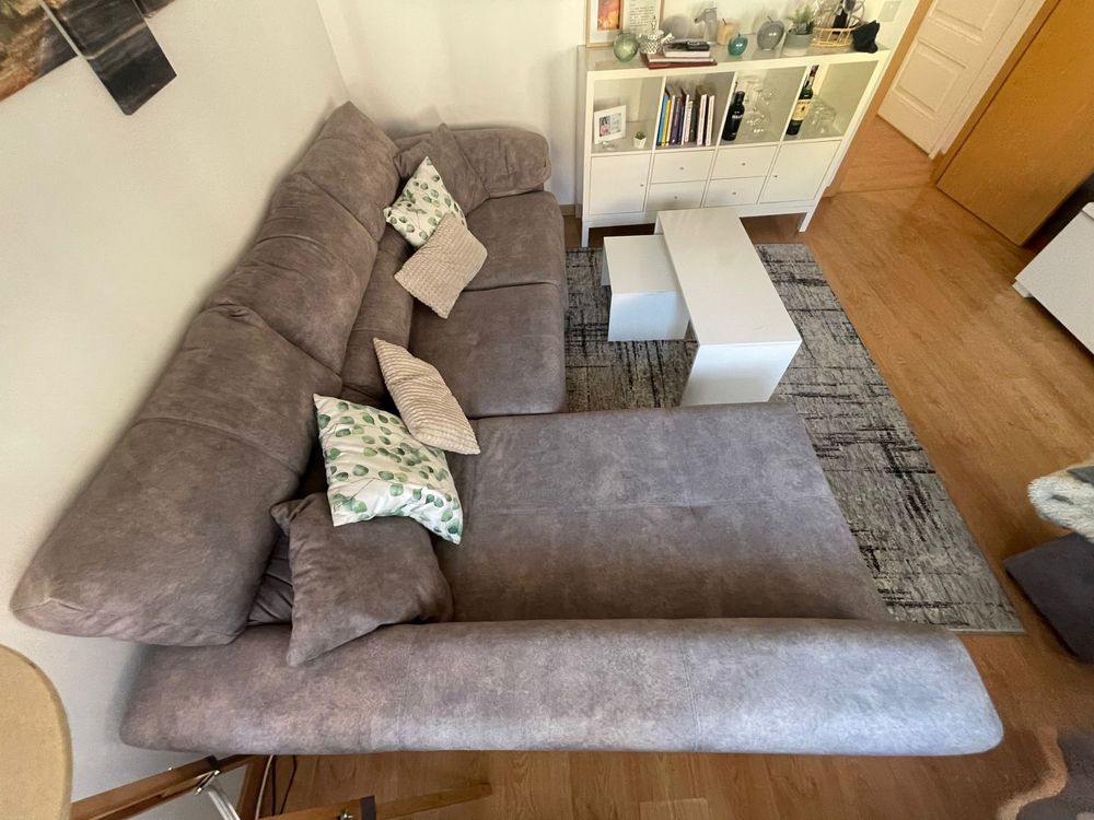 Sofá moderno com chaise longue, extensível e puffs incluídos!