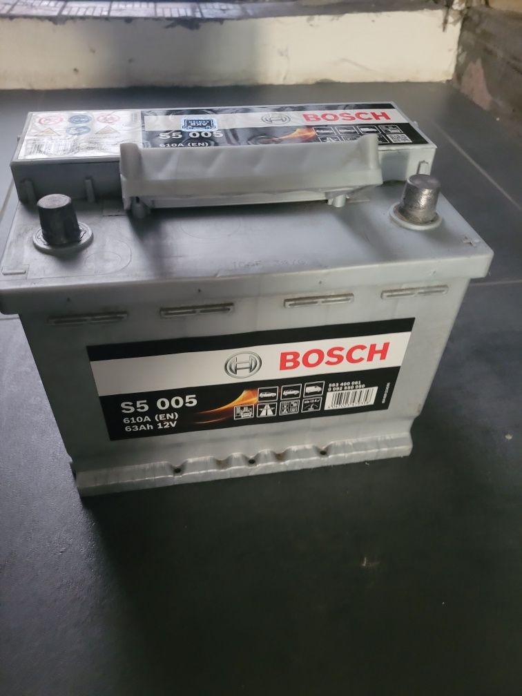 Акумулятор Bosch 60 ампер