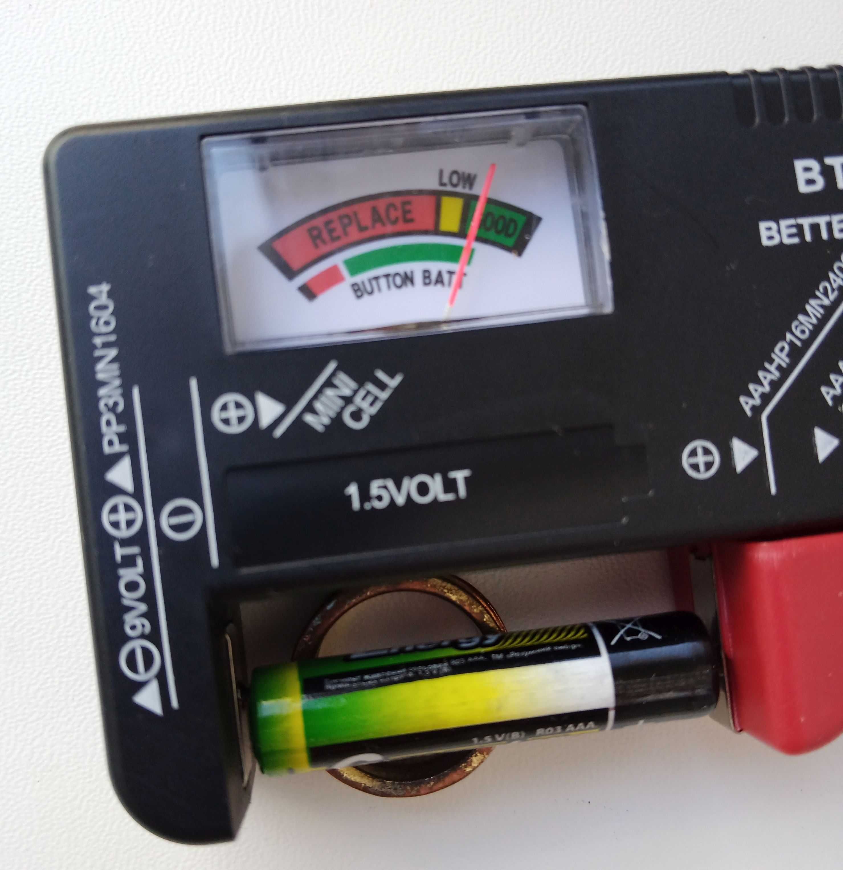 Універсальний аналоговий тестер заряду батарей AA, AAA, Крона BT-168
