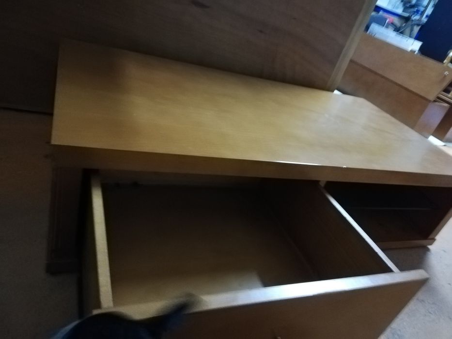 móvel  de TV, Prateleiras cerejeira maciça