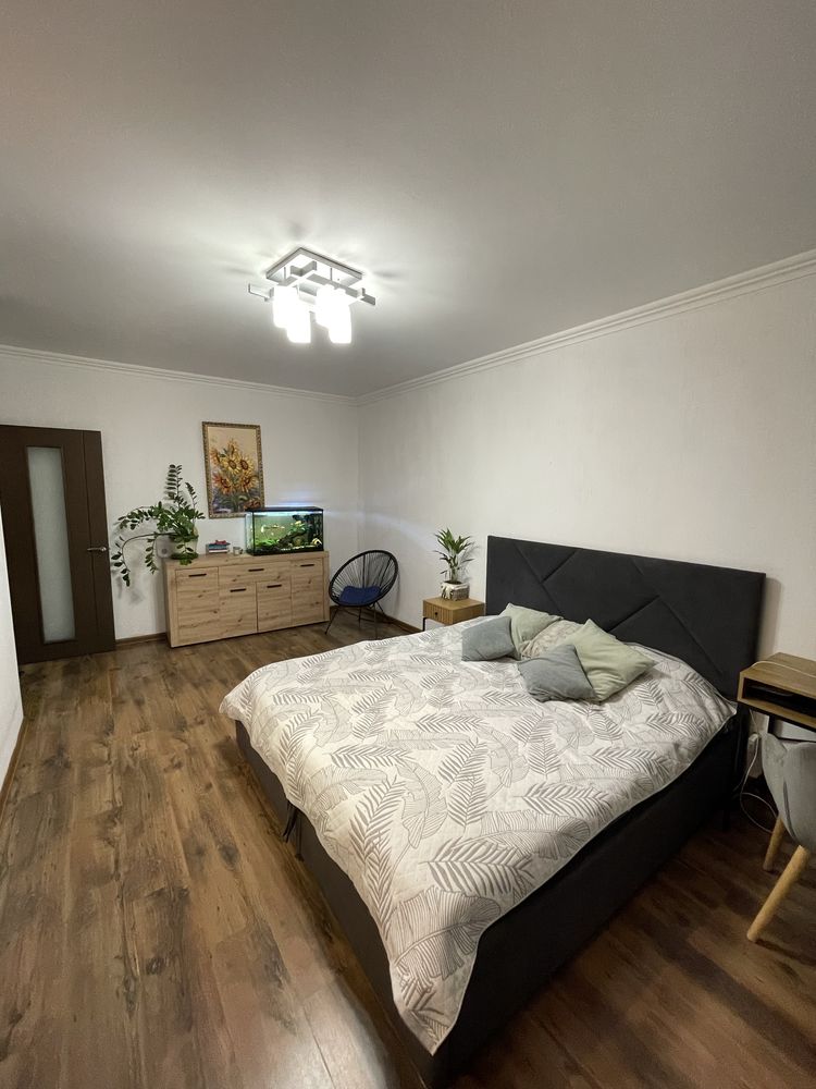 Продаж 3-к.кв з гаражем по Головатого 6.