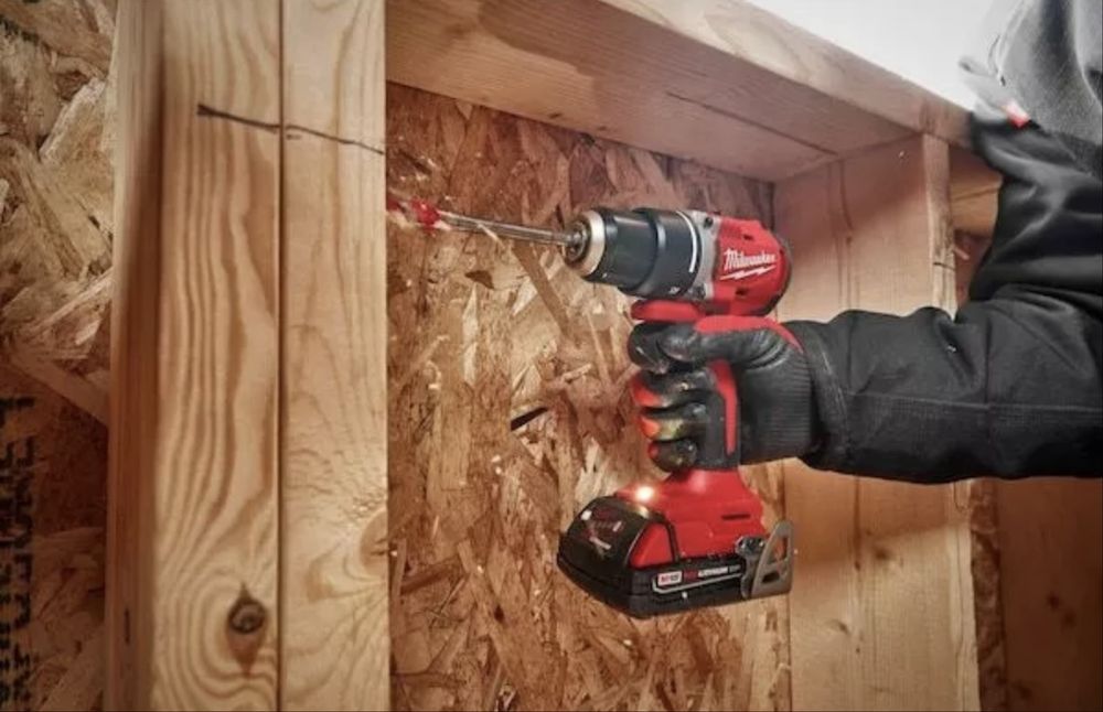 Акумуляторний дриль-шуруповерт MILWAUKEE 3601-20 M18