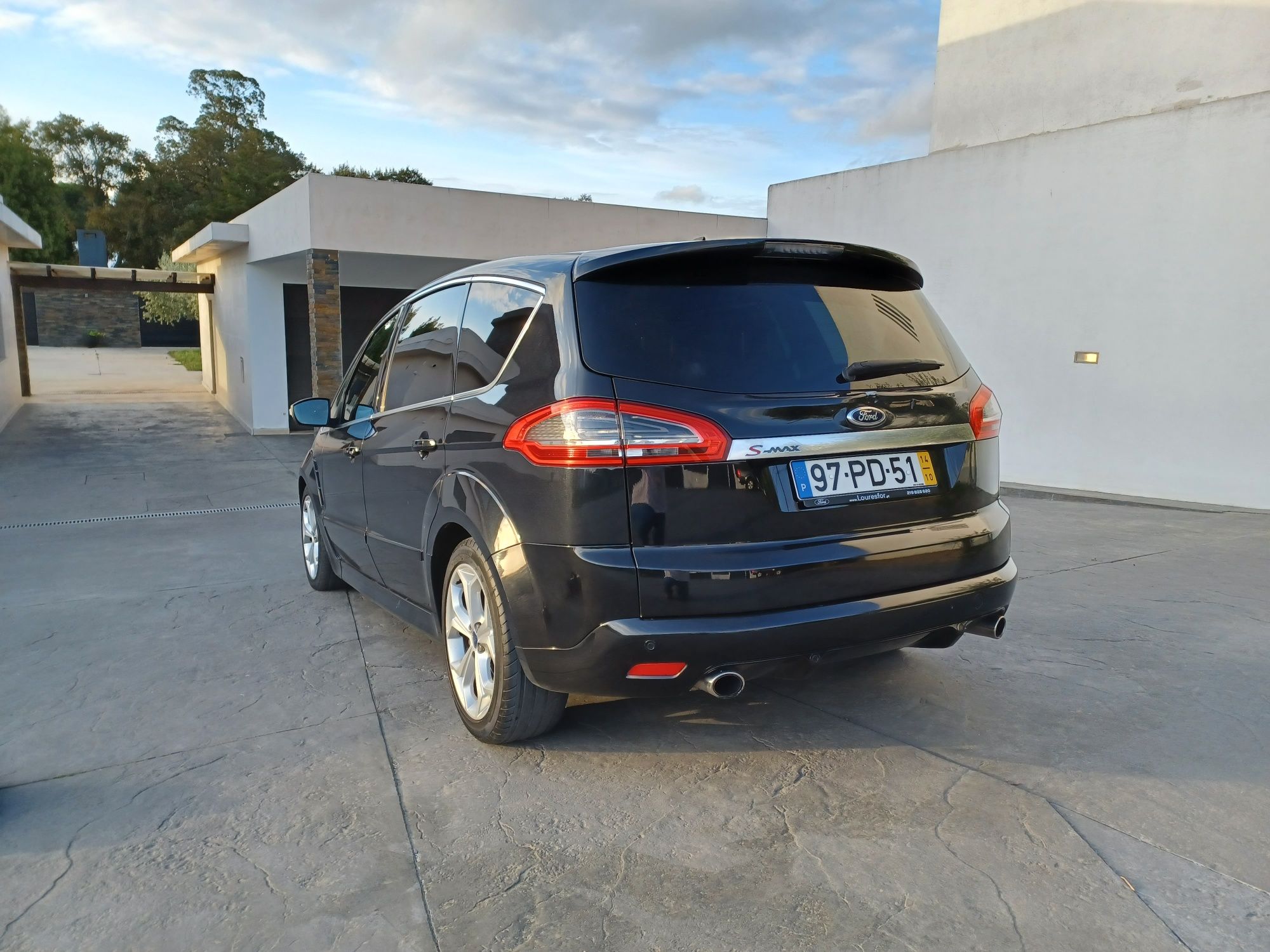 Ford S Max 2014 em muito bom estado