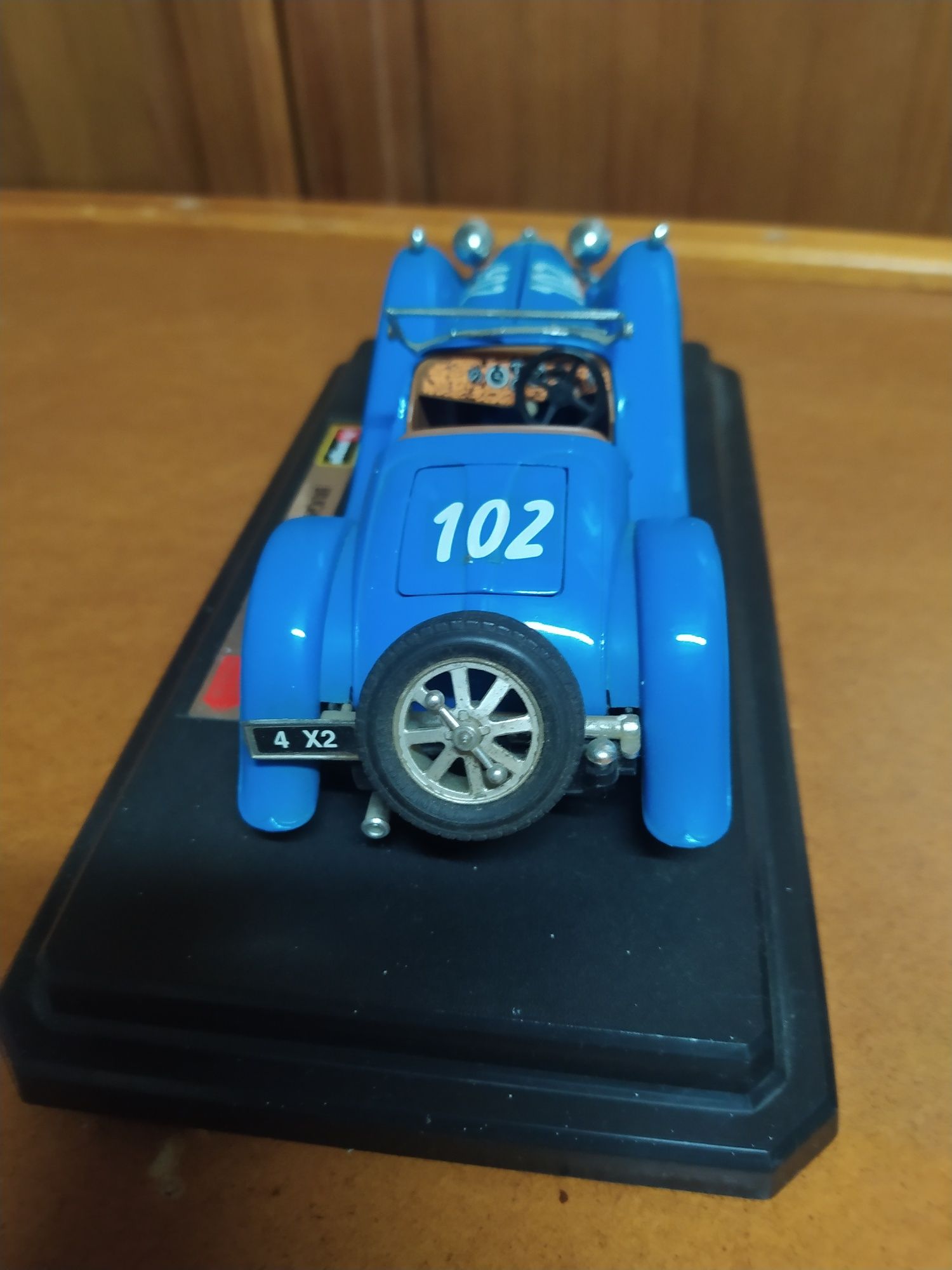 Miniatura automóvel colecionável, Burago 20 cm. Bugatti type 55 (1932)