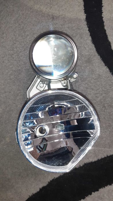 Середина фари Hyundai i30 2011р. права.