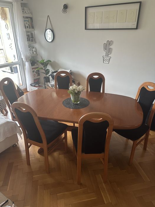 Stół drewniany i 6 krzeseł