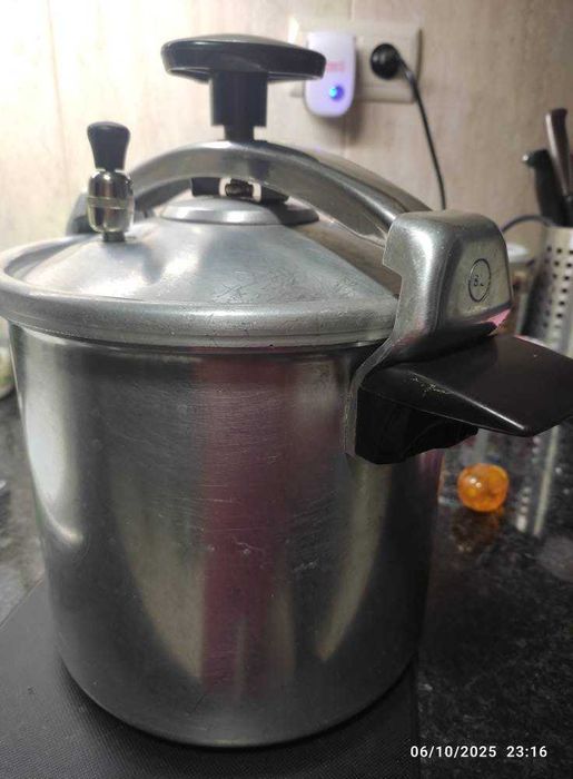 Panela de pressão 8L usada