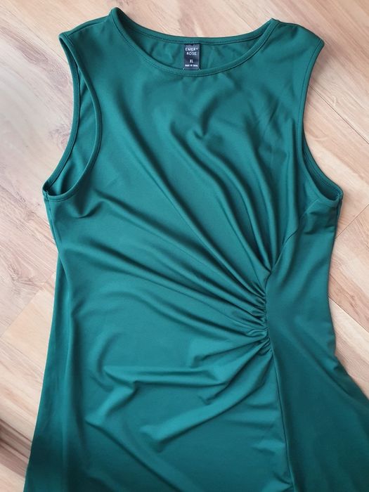 Asymetryczna sukienka midi ciemnozielona nowa z metką