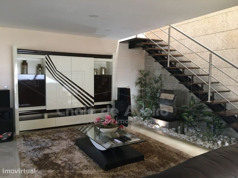 Moradia T4 com garagem em São Jacinto-Aveiro