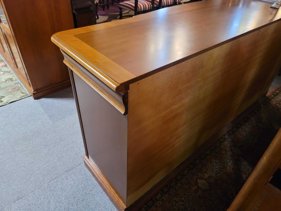 Aparador em madeira maciça- óptimo estado e qualidade