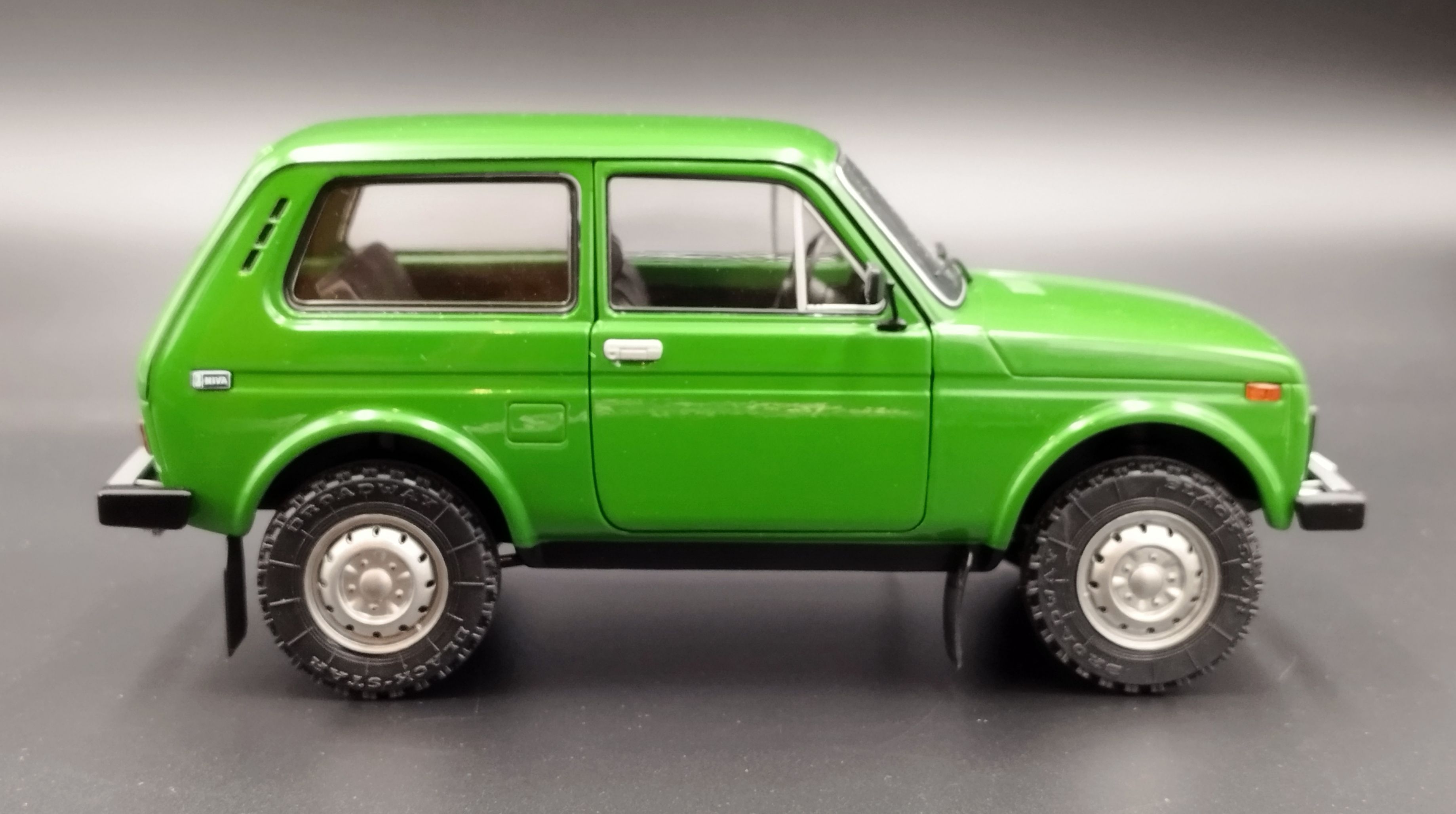 1:18 Solido 1980 Lada Niva Green model nowy