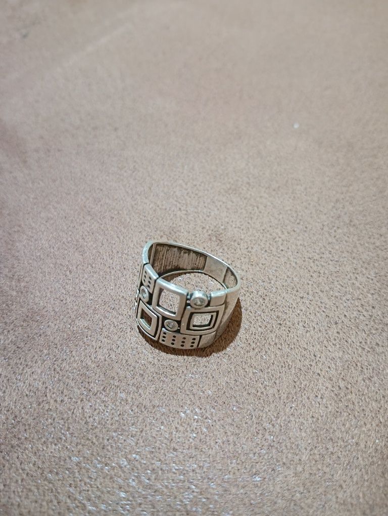 Серебряное кольцо.