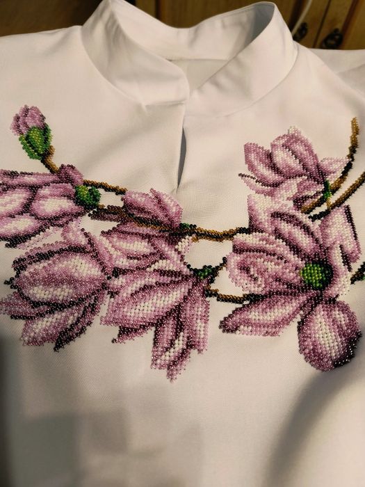 Bluzka ręcznie haftowana koralikami