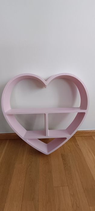 Półka w kształcie serca