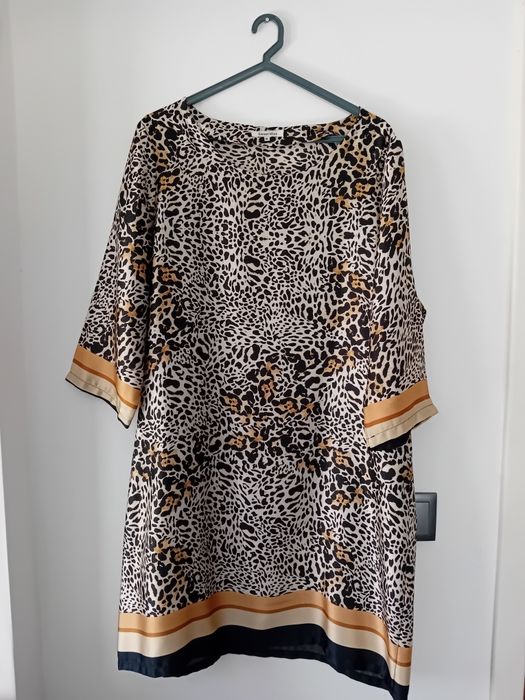 Vestido em padrão leopardo
