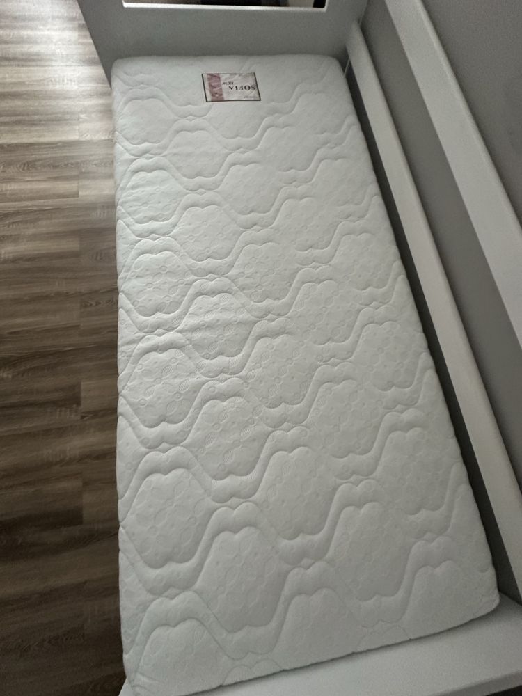 Ліжко деревяне біле +матрас 90/190 спальне місце