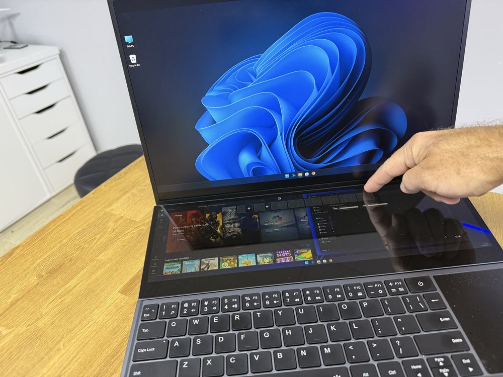 Portátil I7 duplo ecrã (como novo)
