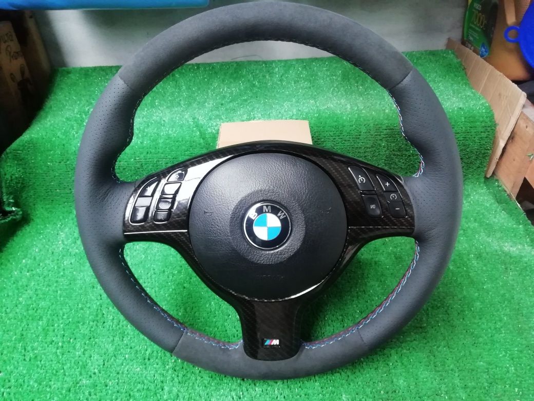 Volante bmw personalizado linhas M Alcântara pele perfurada carbono