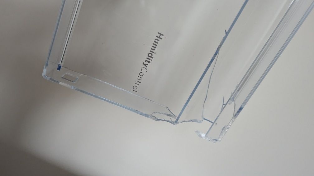 Szuflada do lodówki Bosch pełnięta
Lodówka 70 cm
Szuflada Vita Fresh