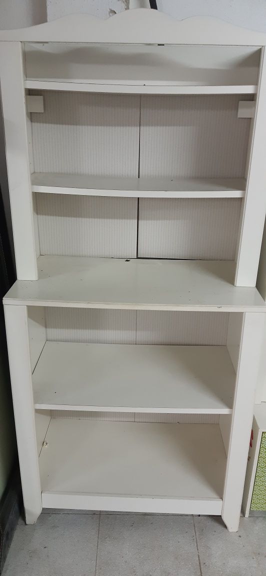 Estante IKEA em branco