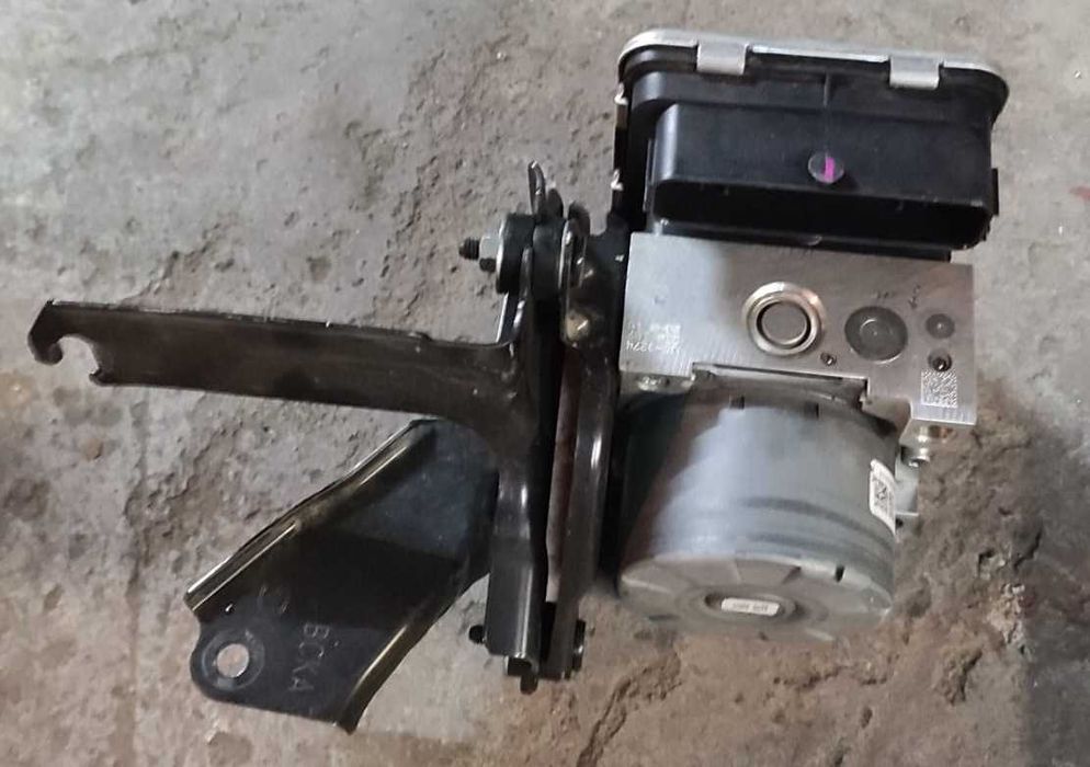 Mazda CX30 2,5 BENZYNA USA Pompa ABS , ESC ,DGJ1 43 7A0 , DGJ1437A0,