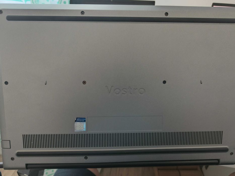 Dell Vostro 5568 15,6" Core i5-7200U/16GB Ram/256 SSD/320 HDD/Win10