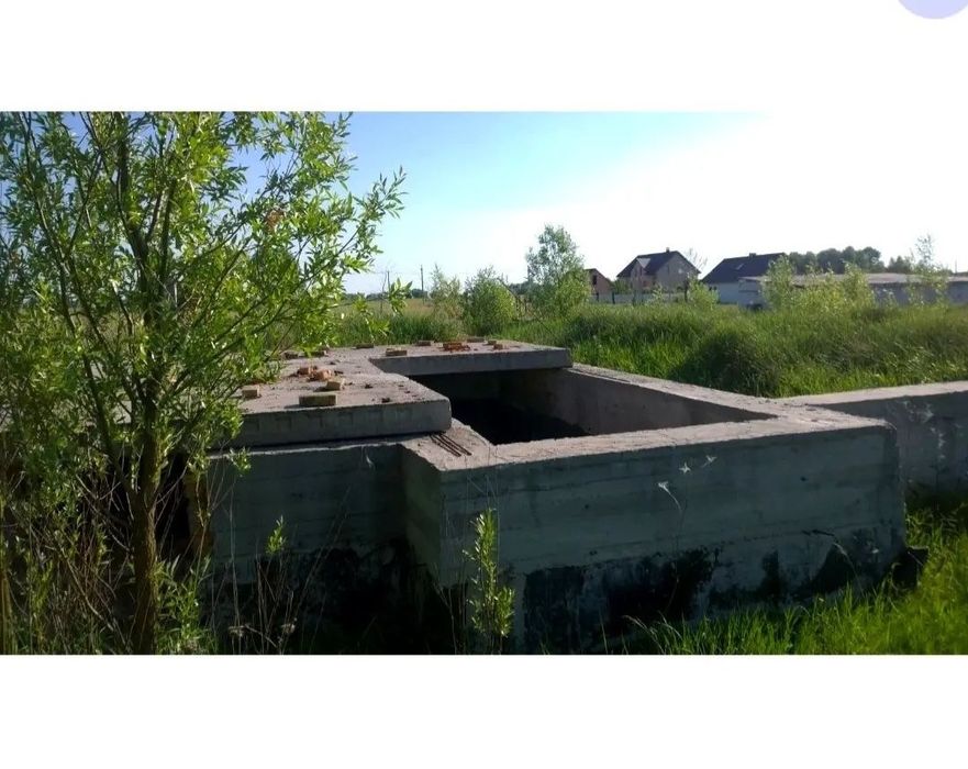 Земельна ділянка з гаражем та фундаментом під забудову