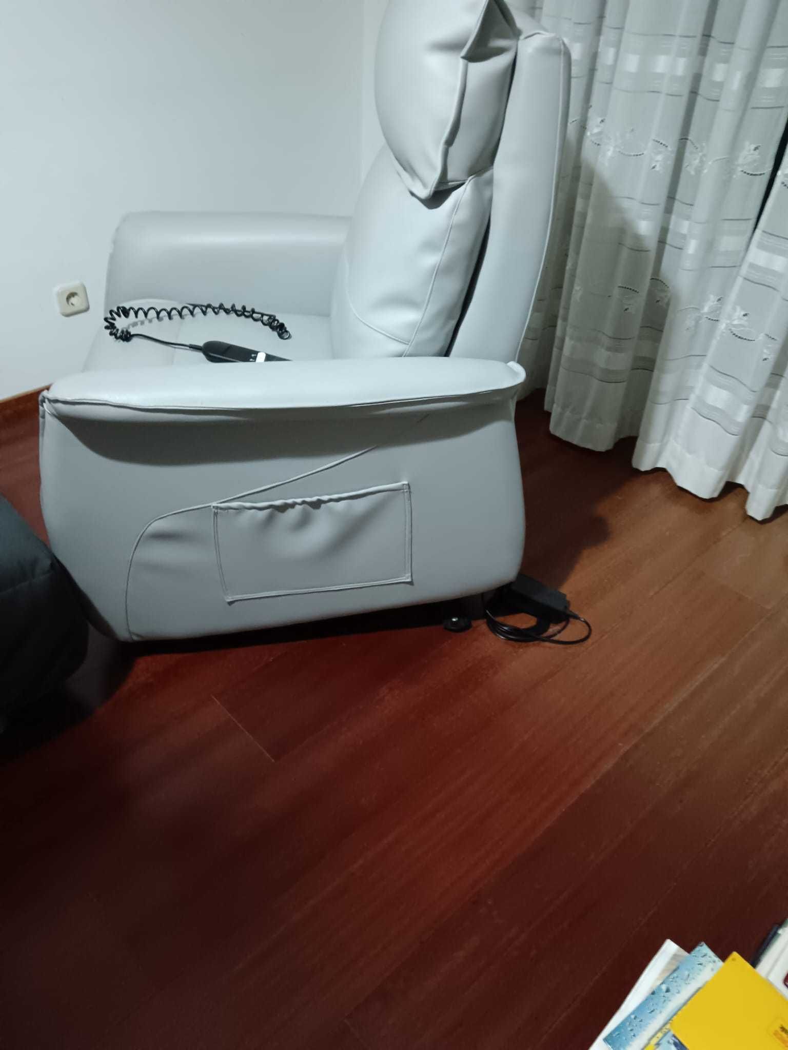 Cadeirão com motor como novo