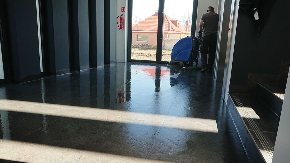 Maszyny czyszczące i myjące - wypożyczalnia, wynajem z dowozem