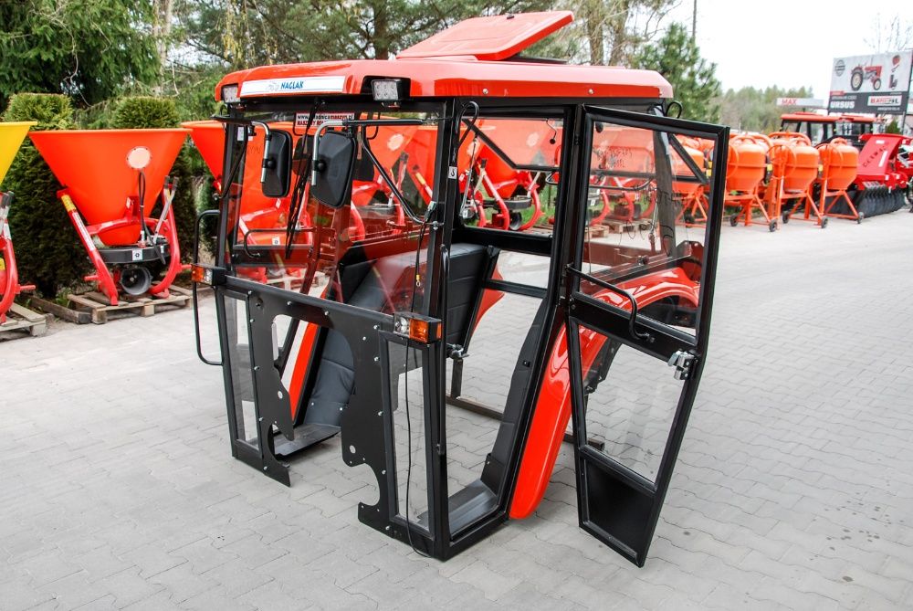 Kabina Ursus C-330 NAGLAK dach i błotniki z tworzywa (włókno szklane)