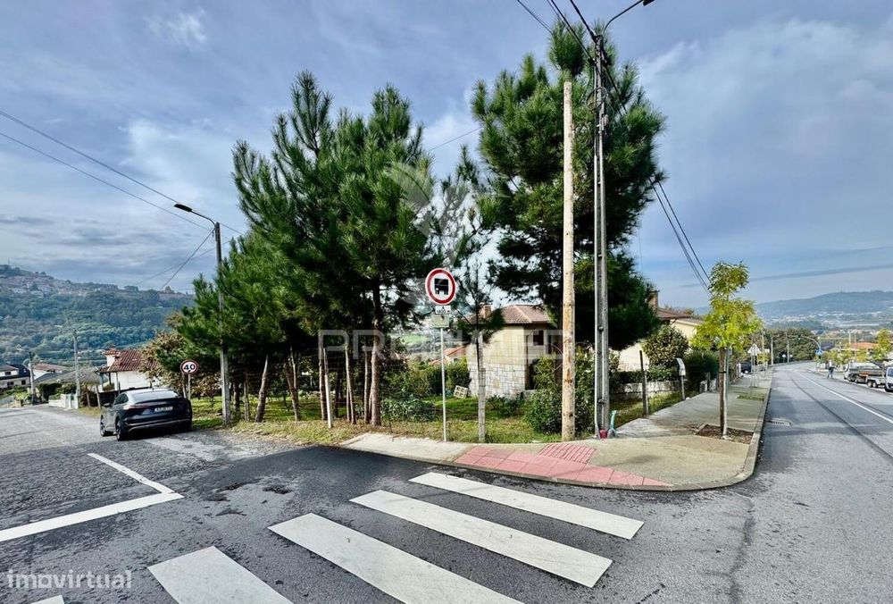 Terreno para Construção - Atães Guimarães