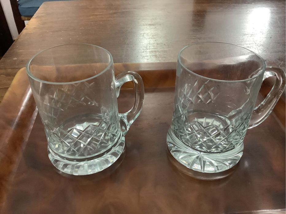 Duas canecas em cristal
