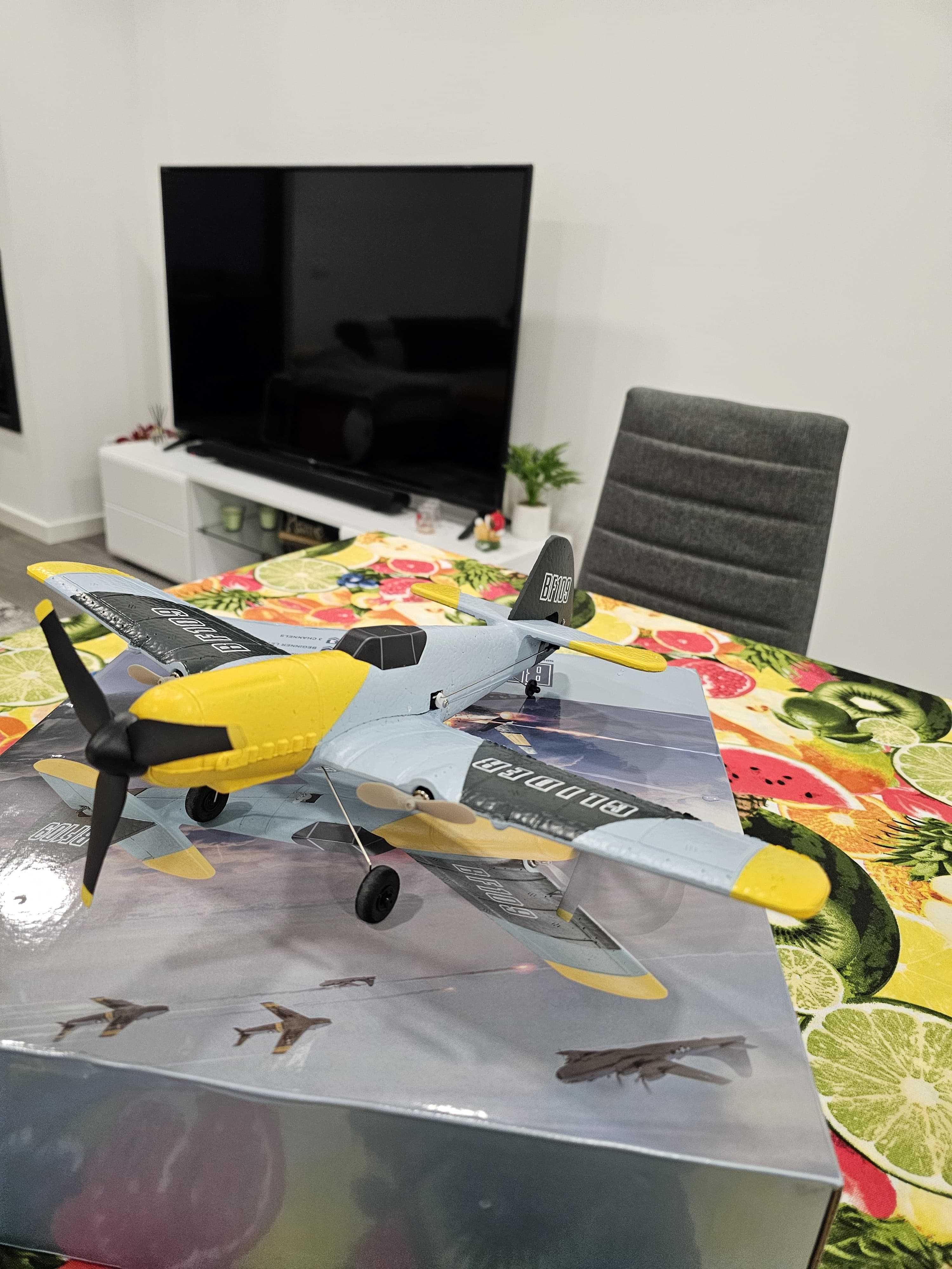 Avião RC telecomandado 3 canais novo