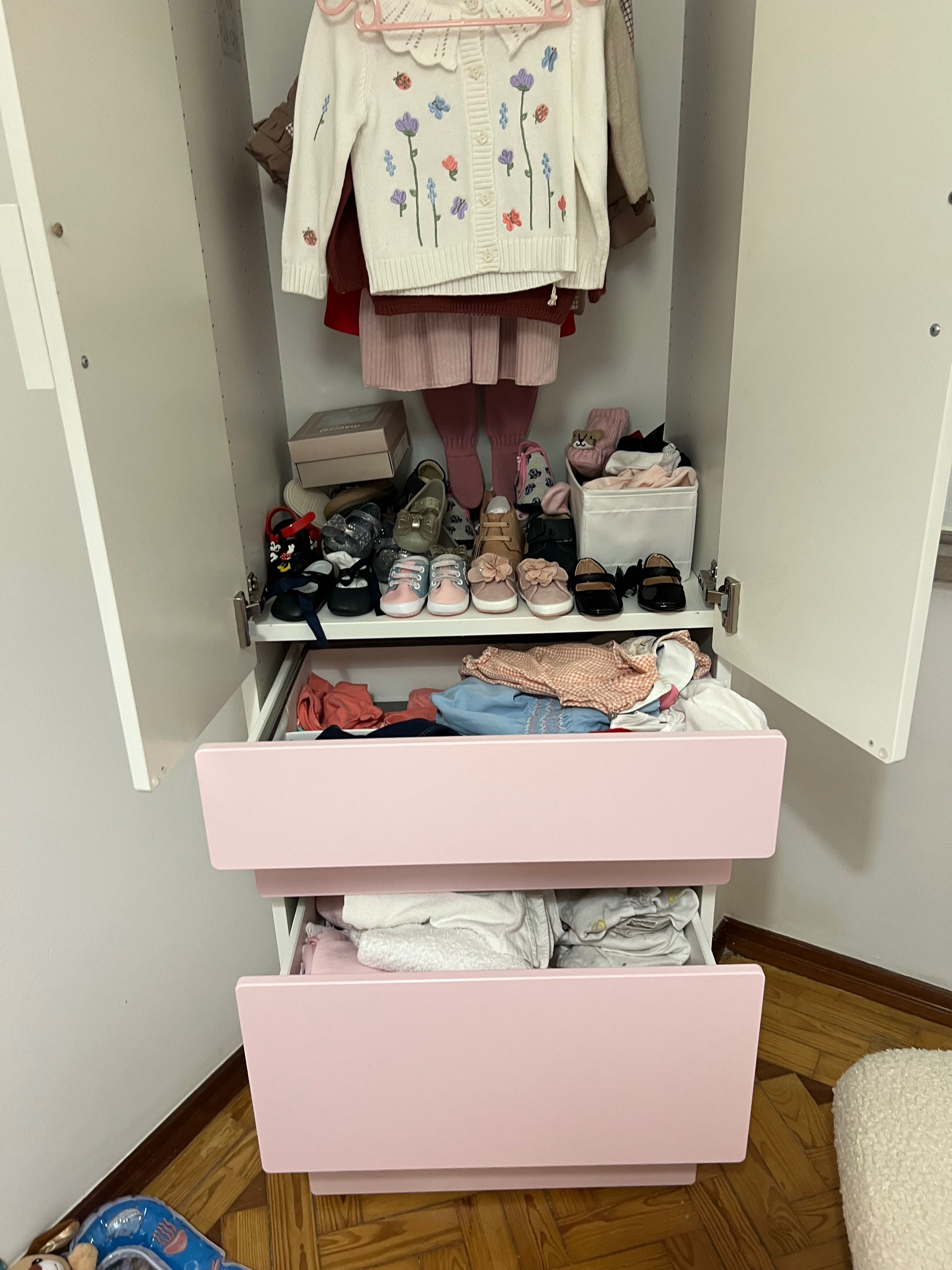 Guarda-roupa ikea rosa e branco