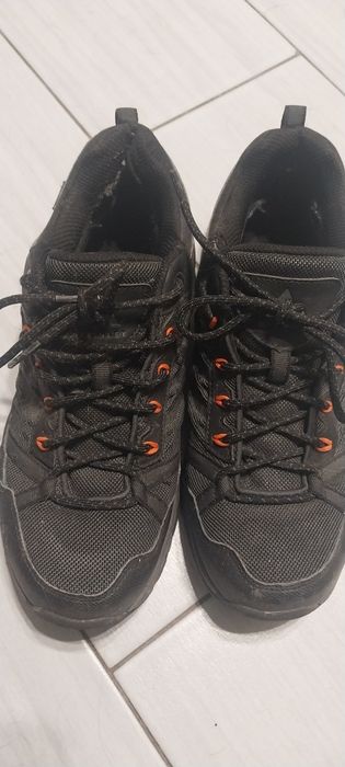 Кросівки чоловічі