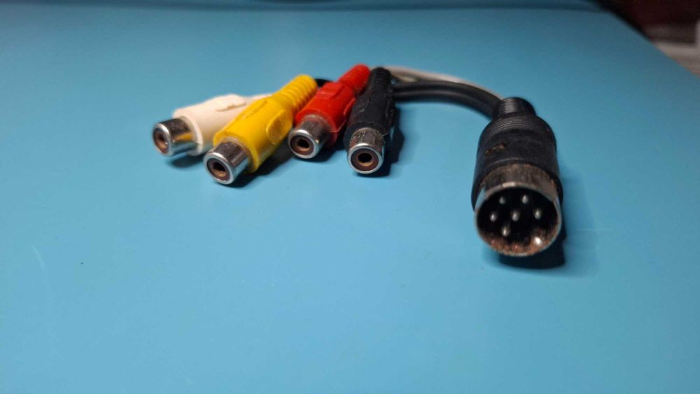 Lote de cabos e adaptadores audio, video, etc. (34 peças)