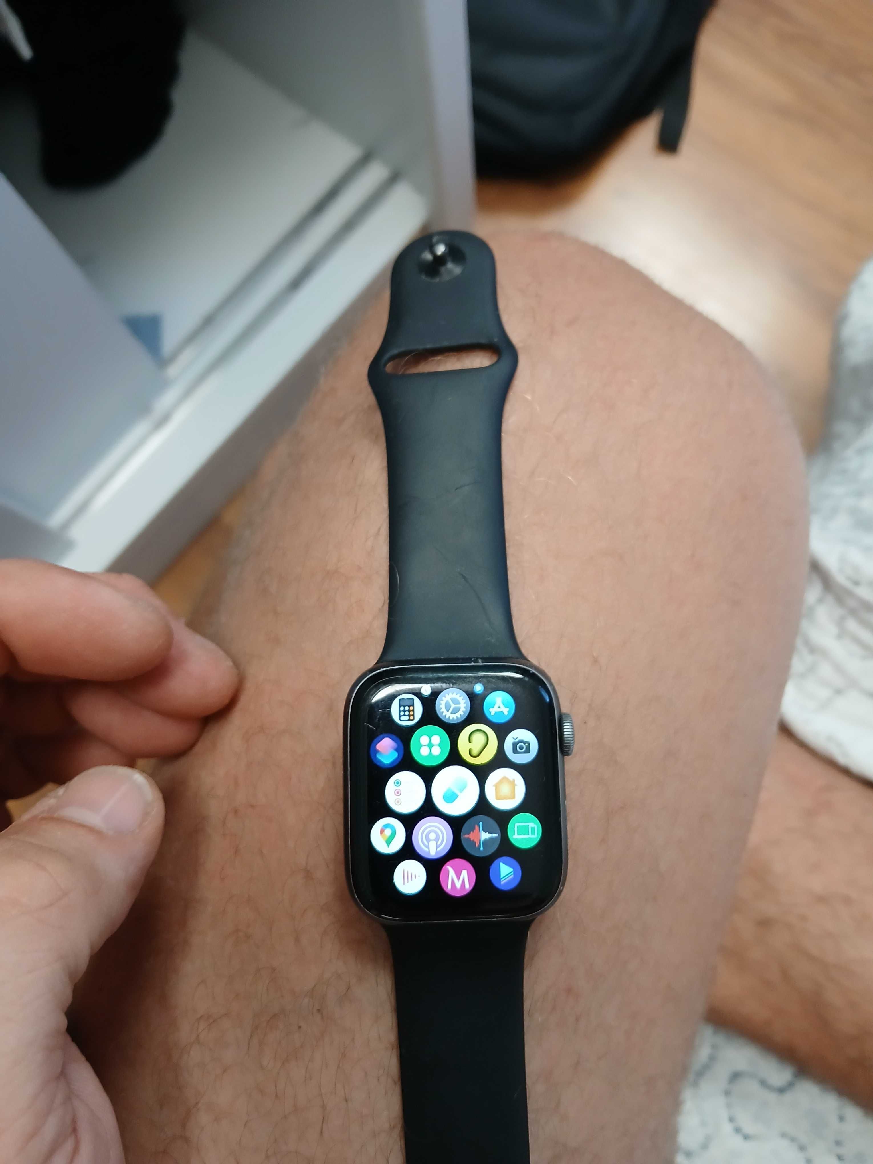 Apple wath 4. 44mm  e.sim