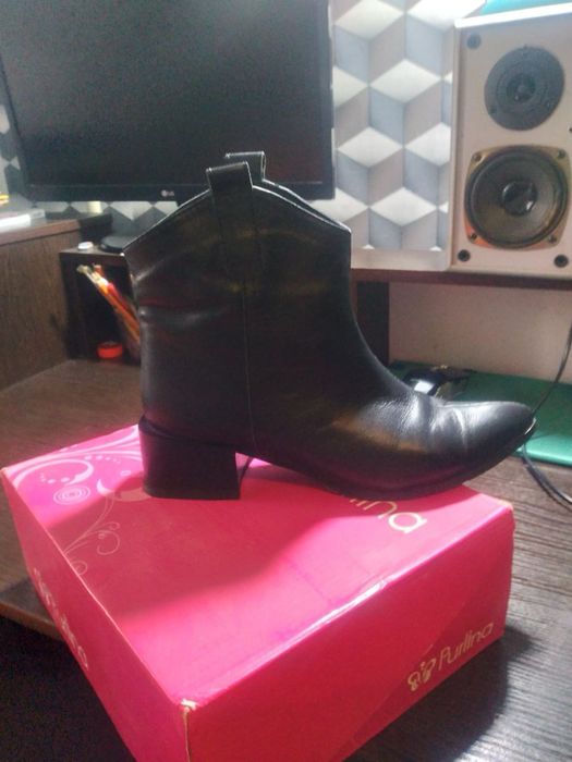 Продам жіночі ботинки